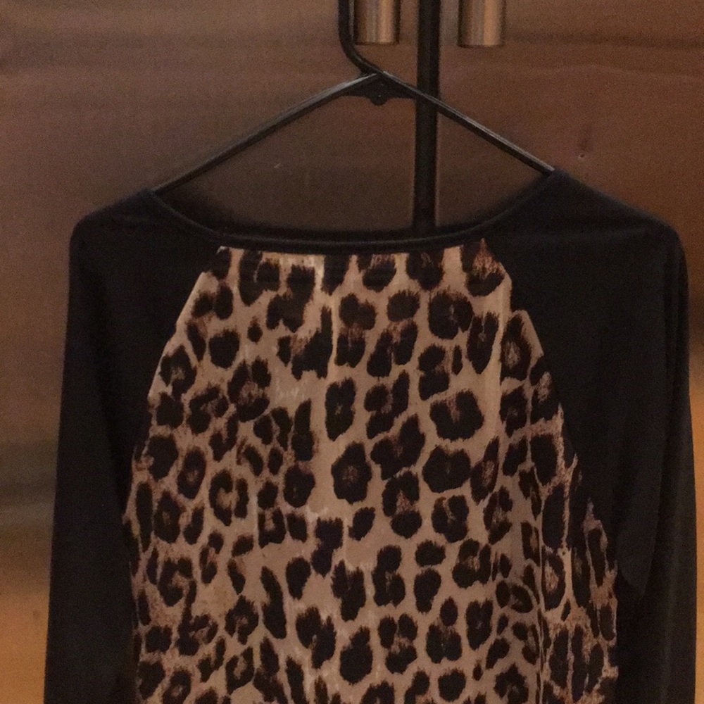 Women’s medium black/leopard blouse euc - Picture 6 of 7